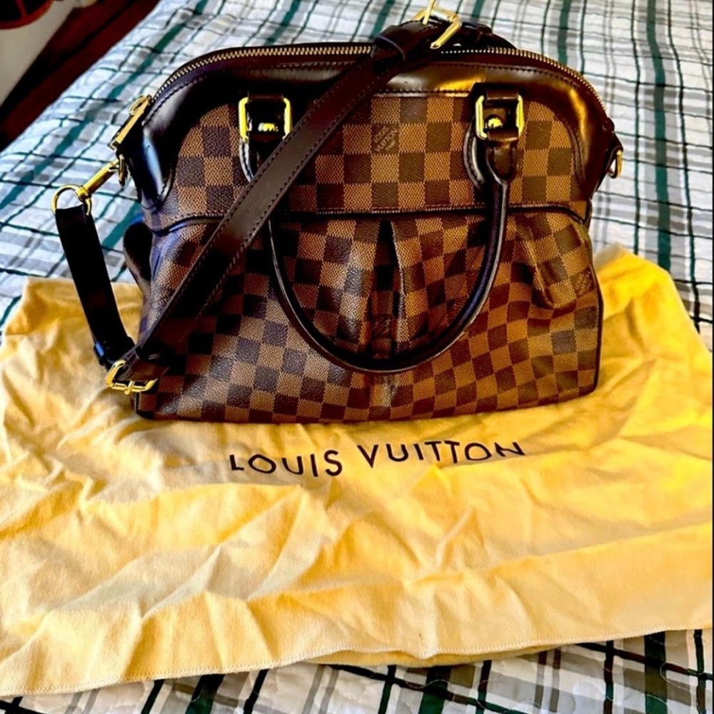 AUTHENTIC! Louis Vuitton TREVI PM Damier!  Great Condition!
